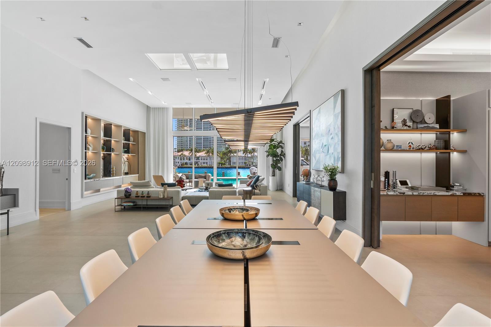 224 S Island