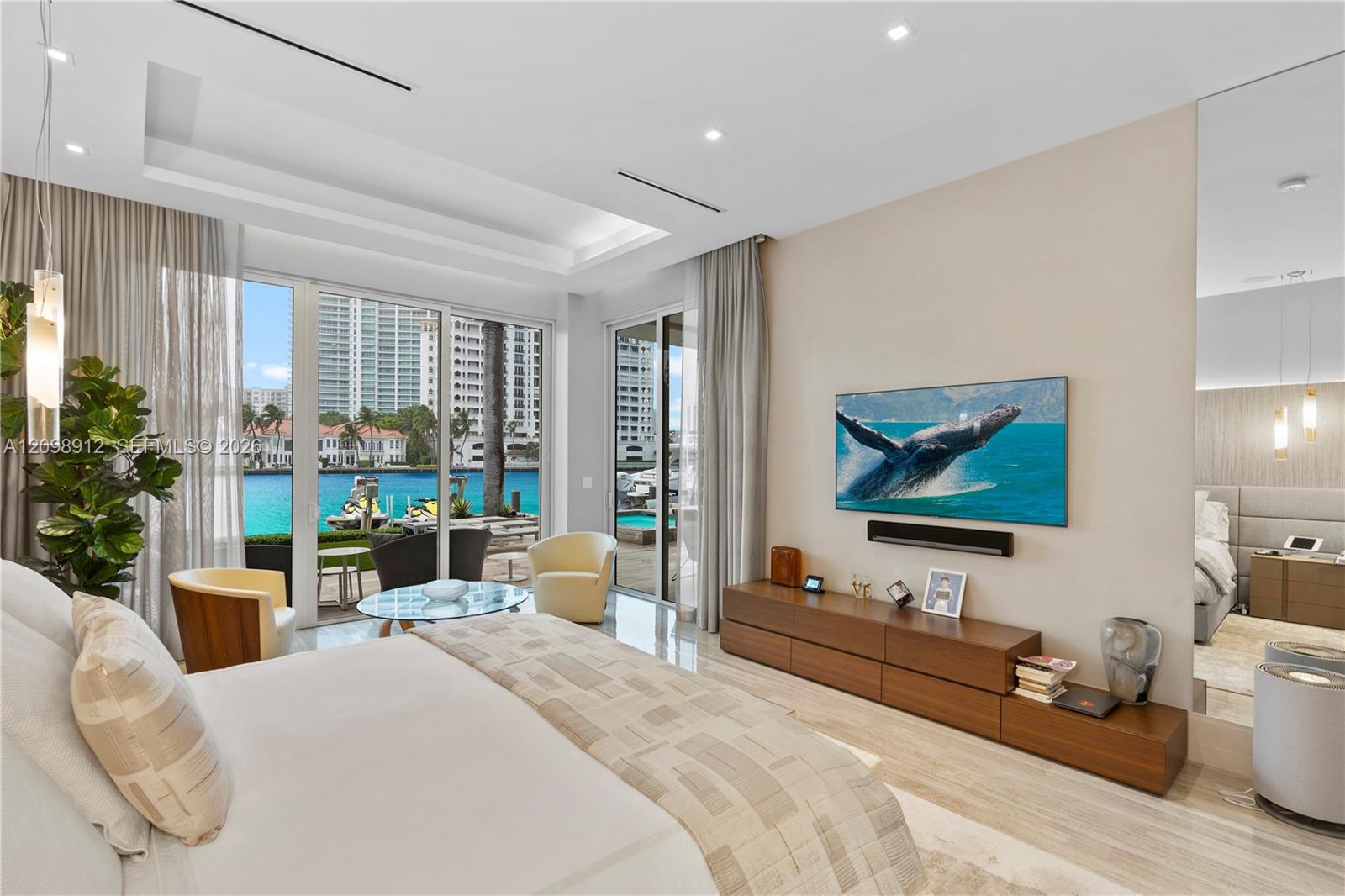 224 S Island