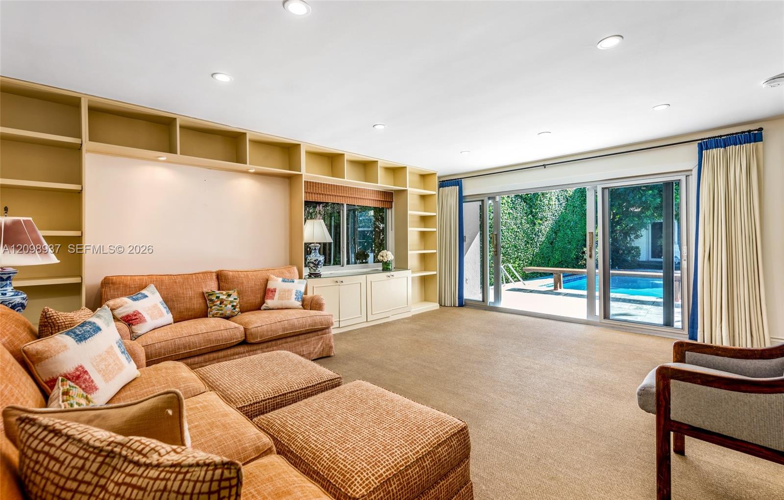 6415 Pine Tree Drive Circle