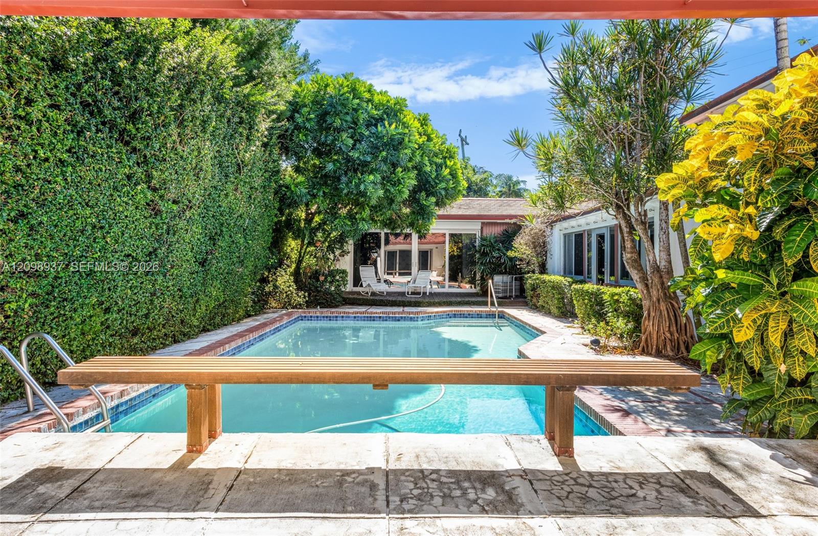 6415 Pine Tree Drive Circle