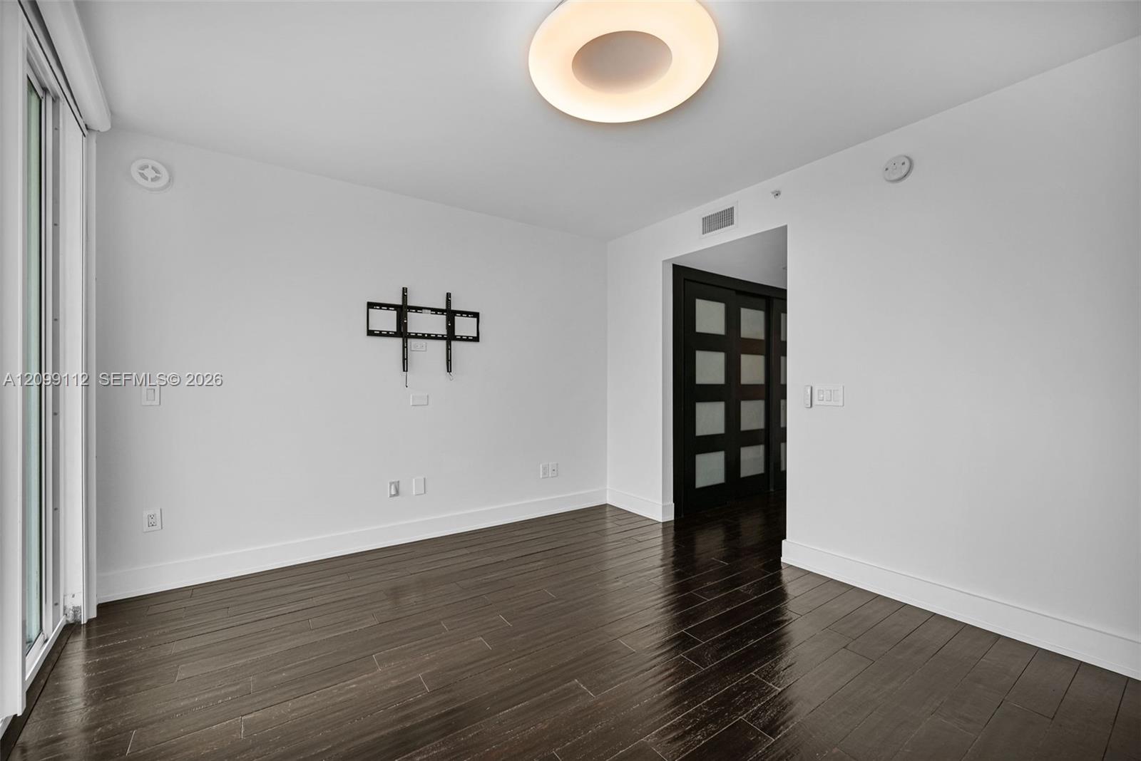 10 Venetian Way