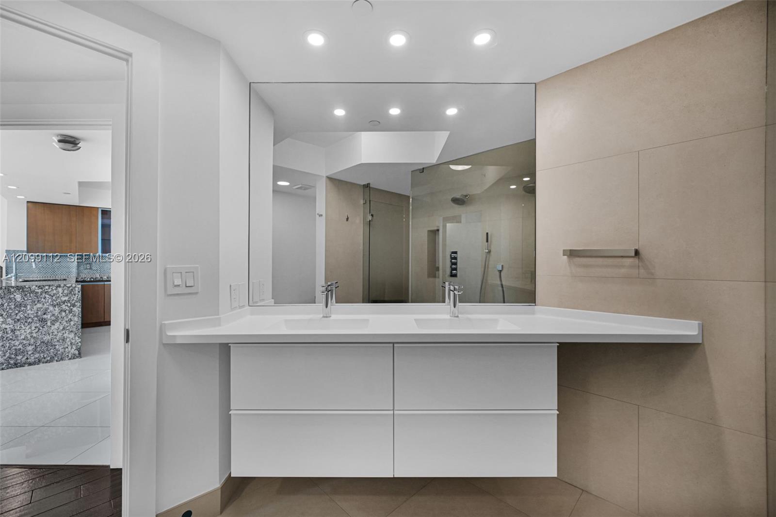 10 Venetian Way