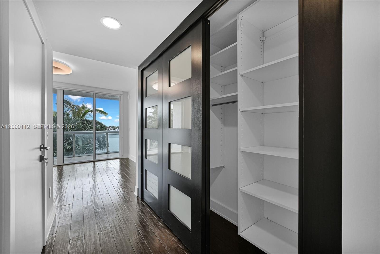 10 Venetian Way
