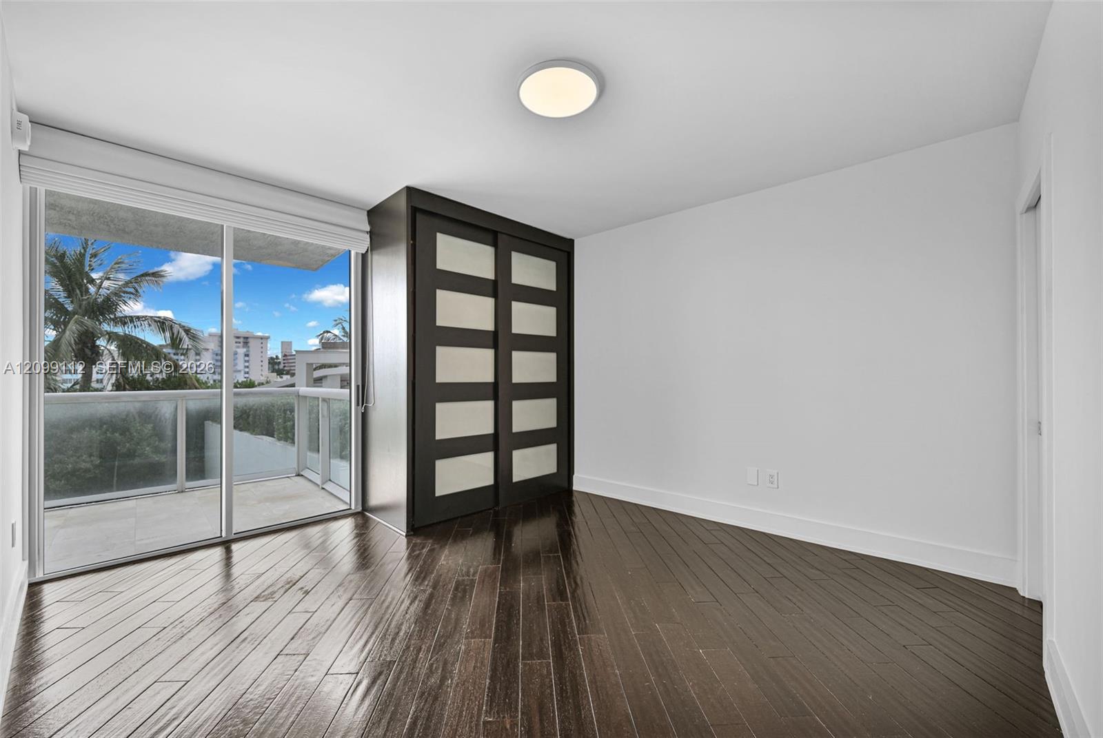 10 Venetian Way