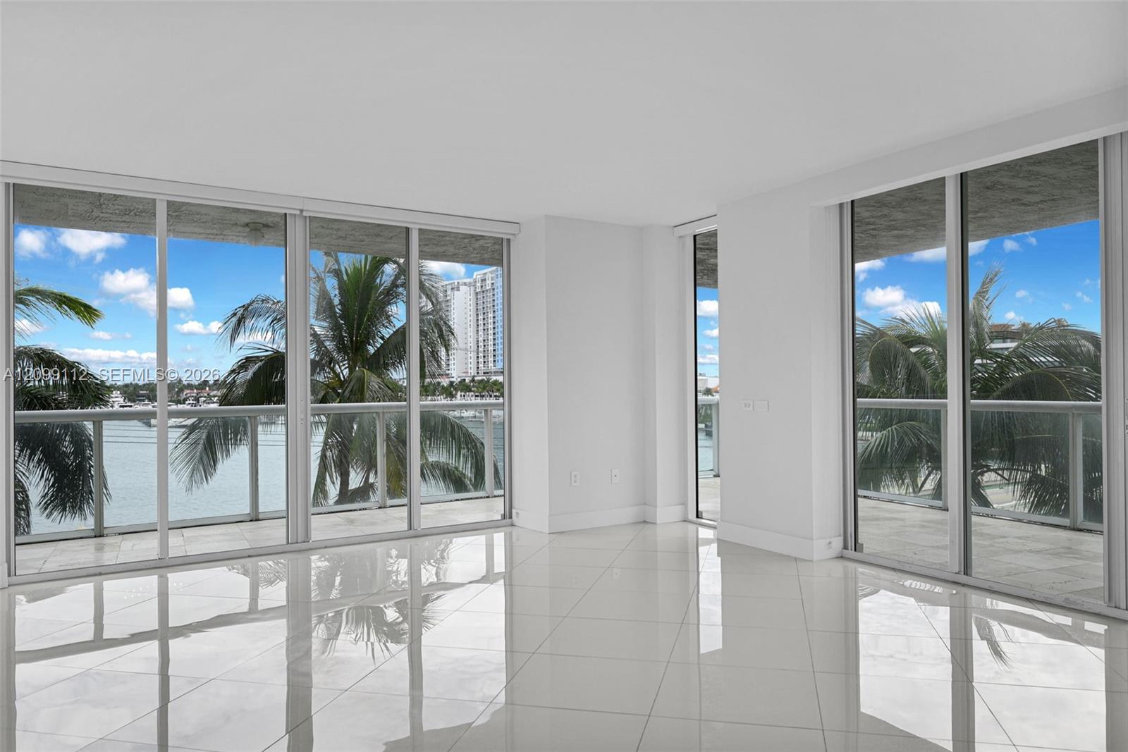 10 Venetian Way
