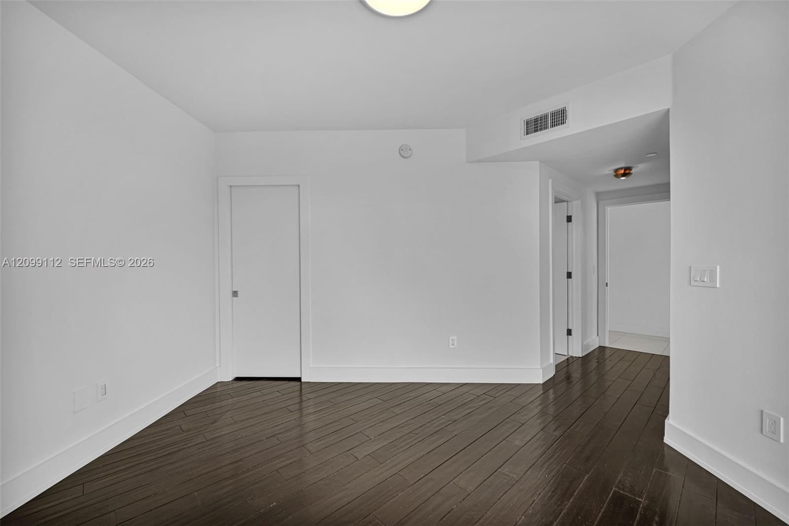 10 Venetian Way