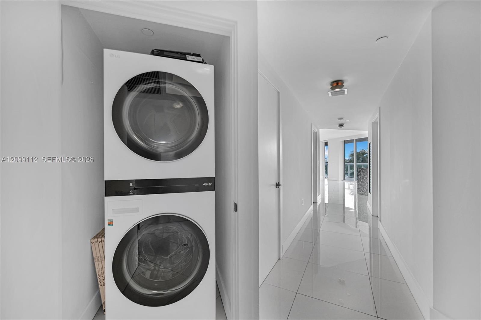 10 Venetian Way