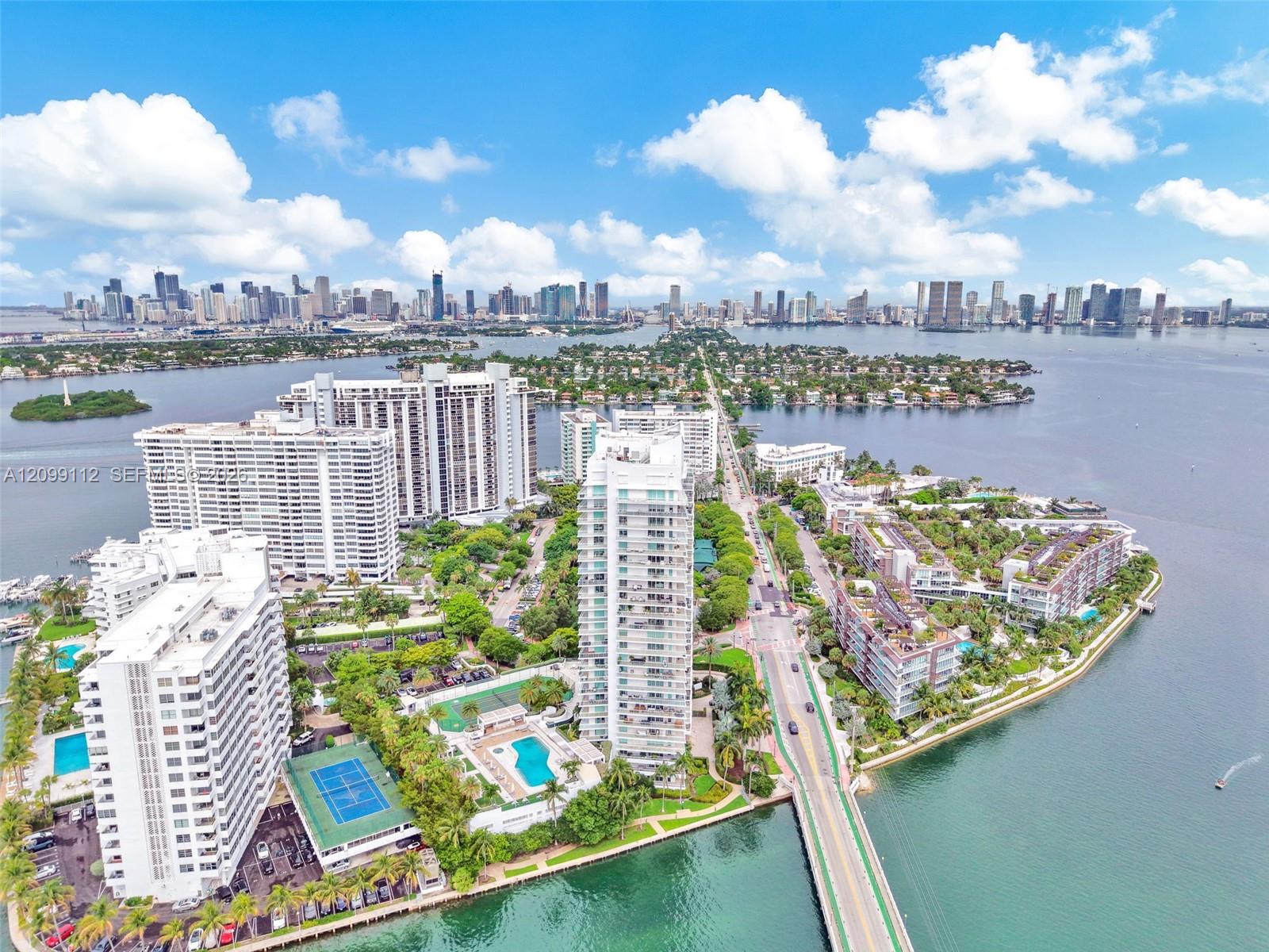 10 Venetian Way