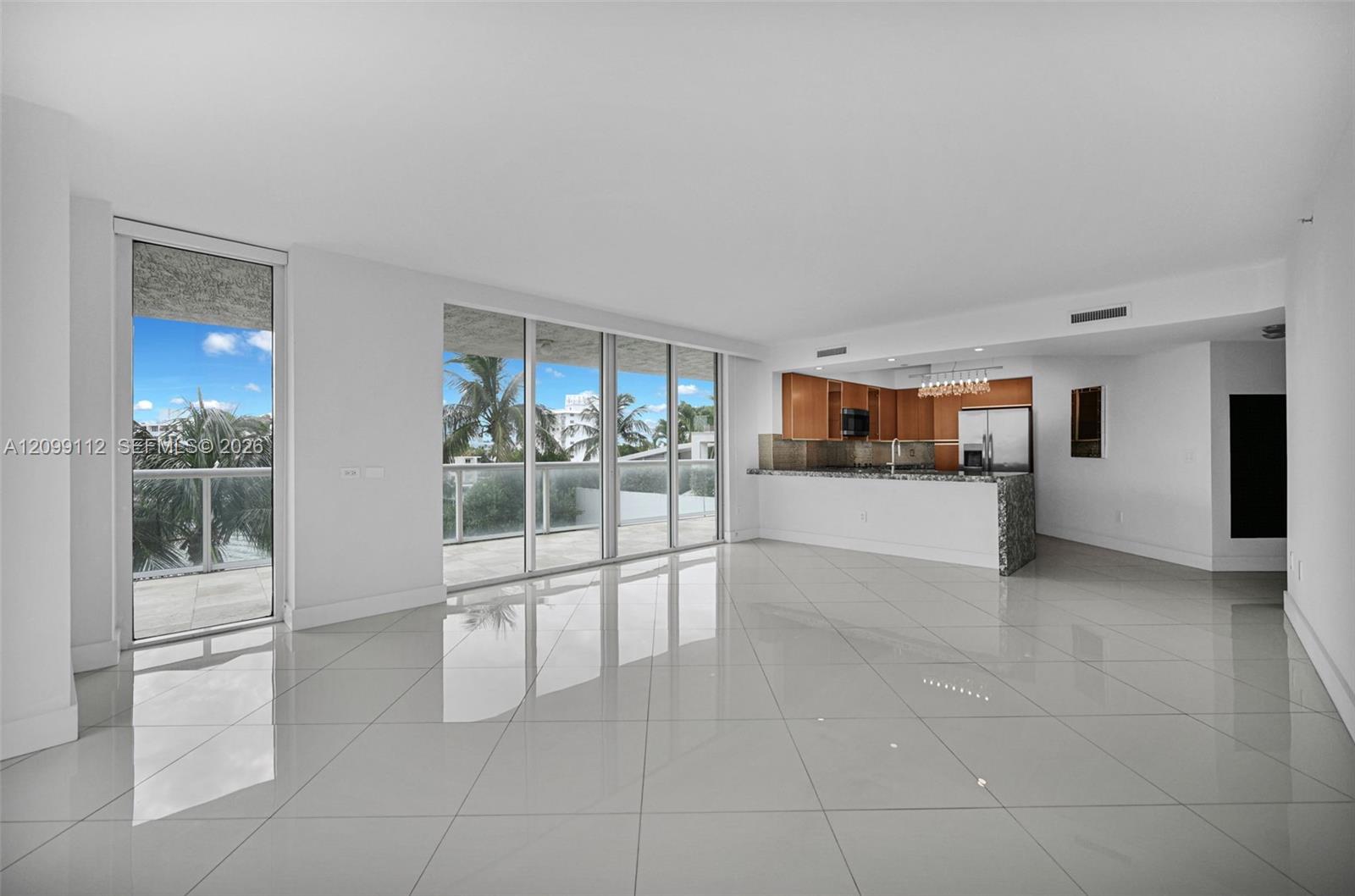 10 Venetian Way