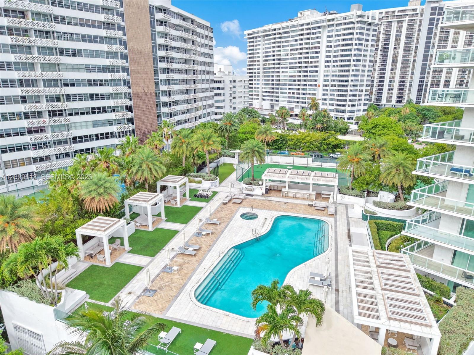10 Venetian Way