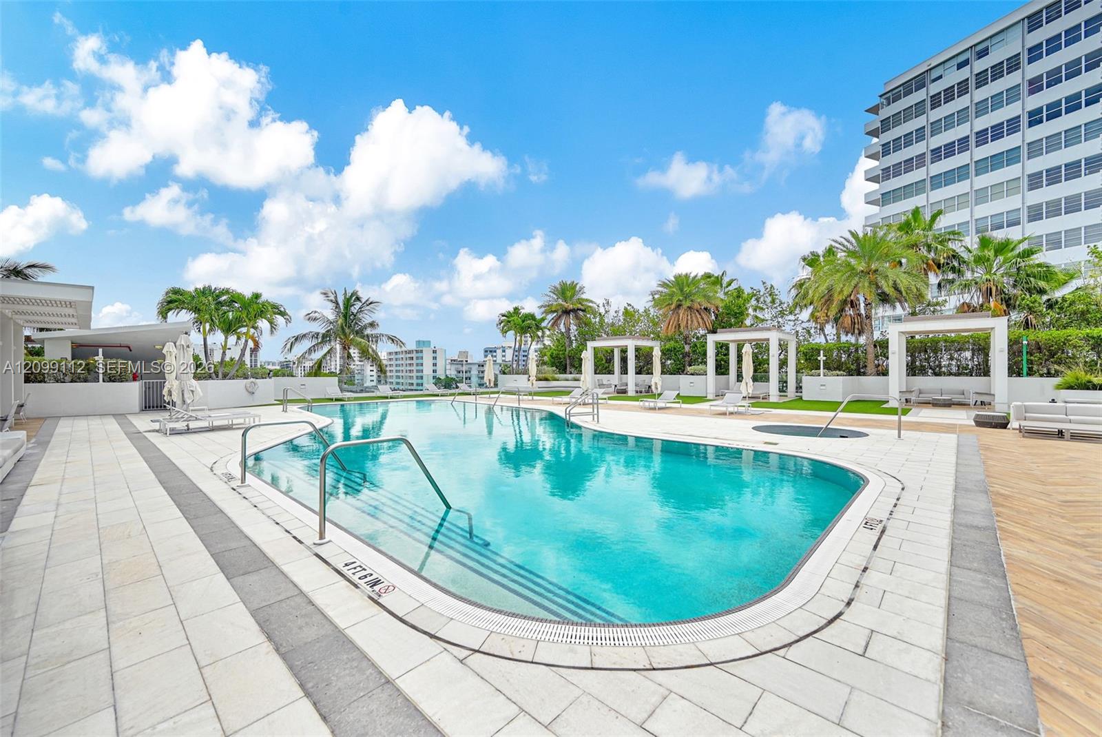 10 Venetian Way