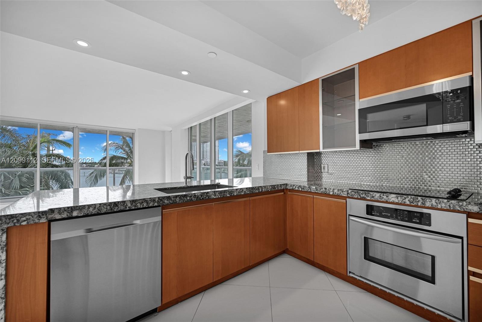 10 Venetian Way