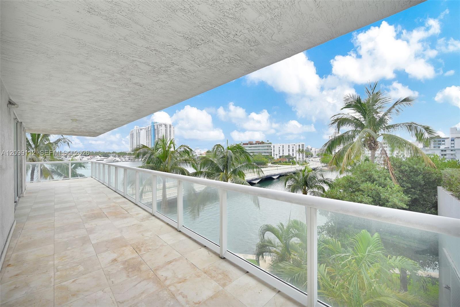 10 Venetian Way