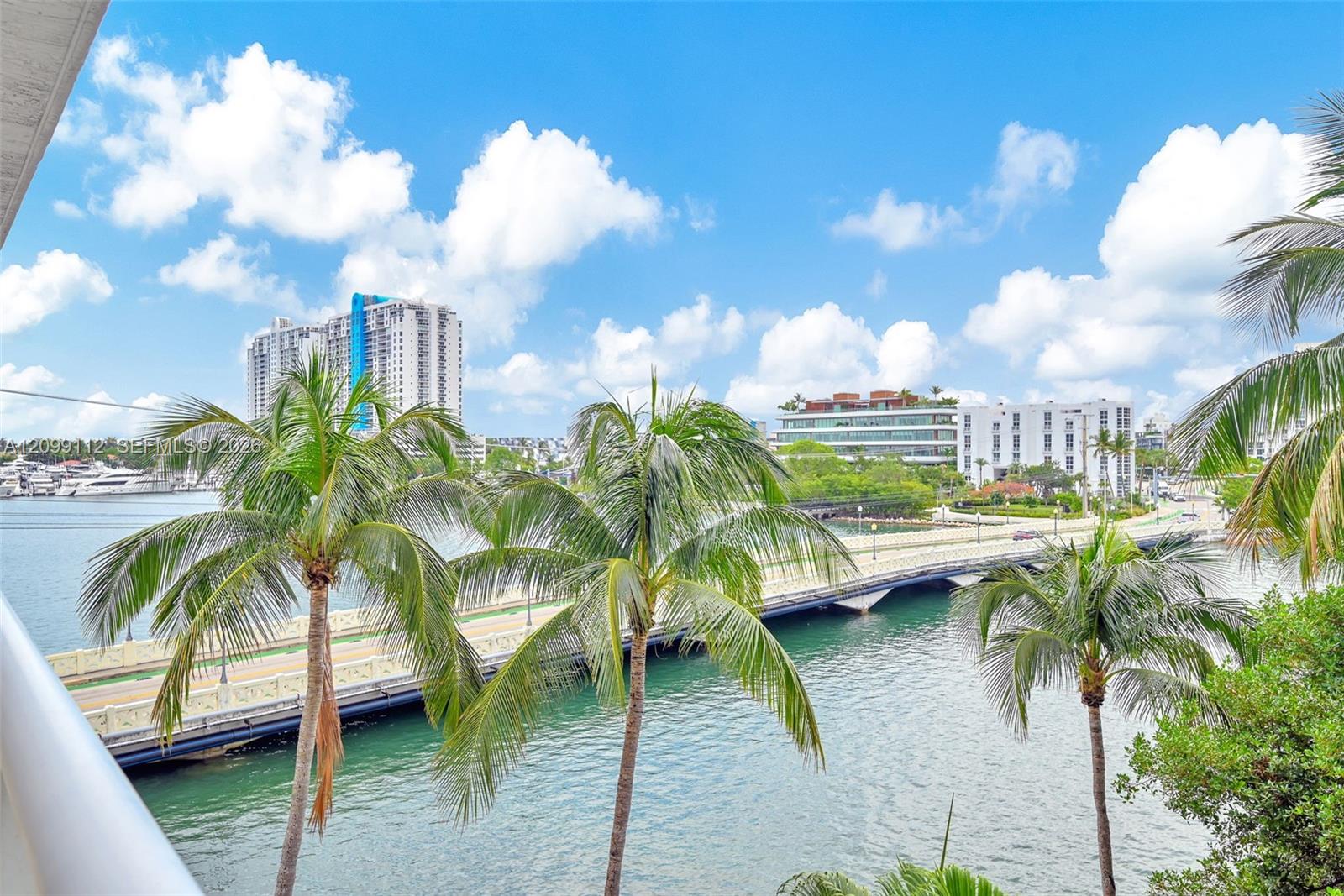 10 Venetian Way