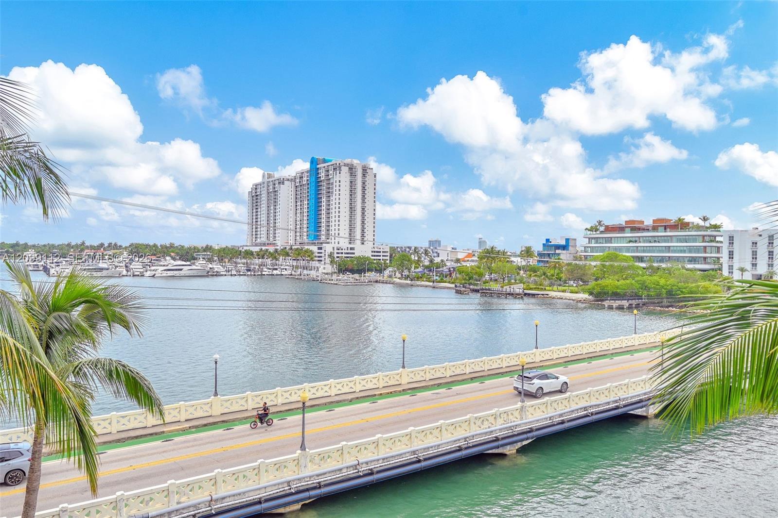10 Venetian Way
