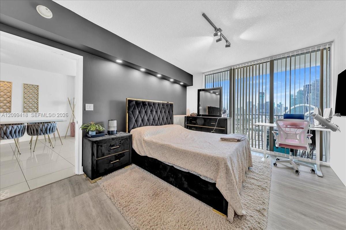 1750 N Bayshore Drive