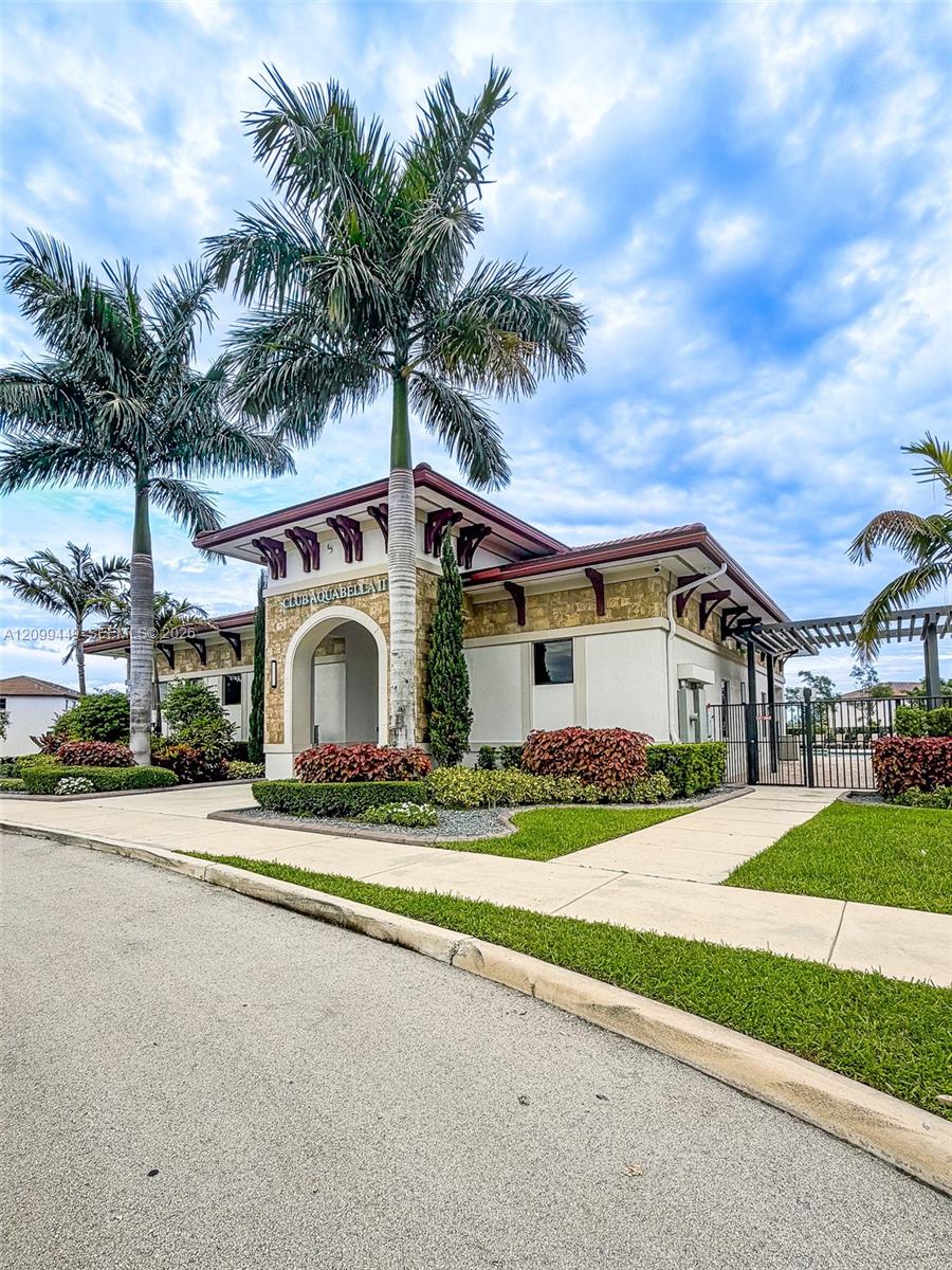 3418 W 108th Street