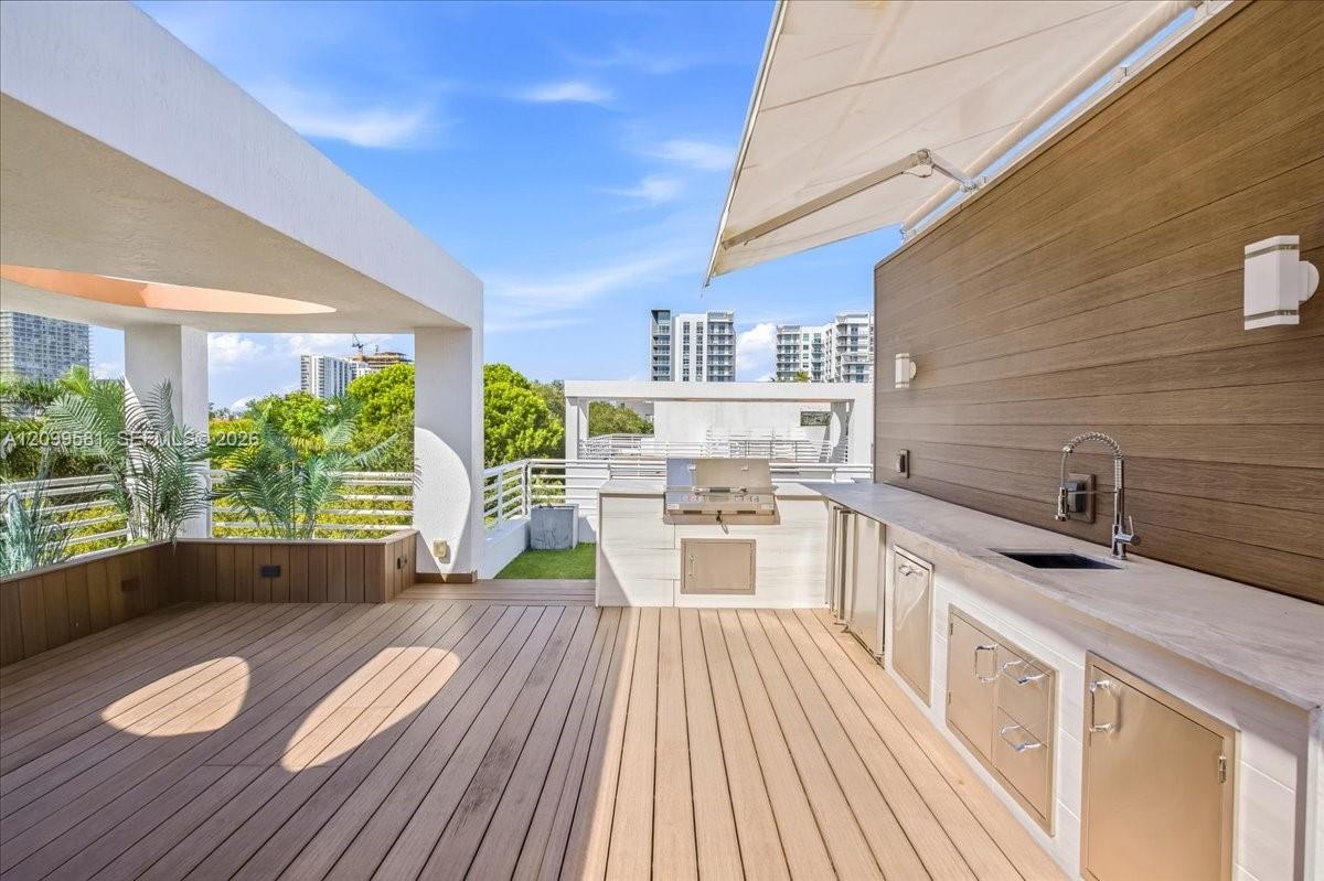 455 NE 39th Street