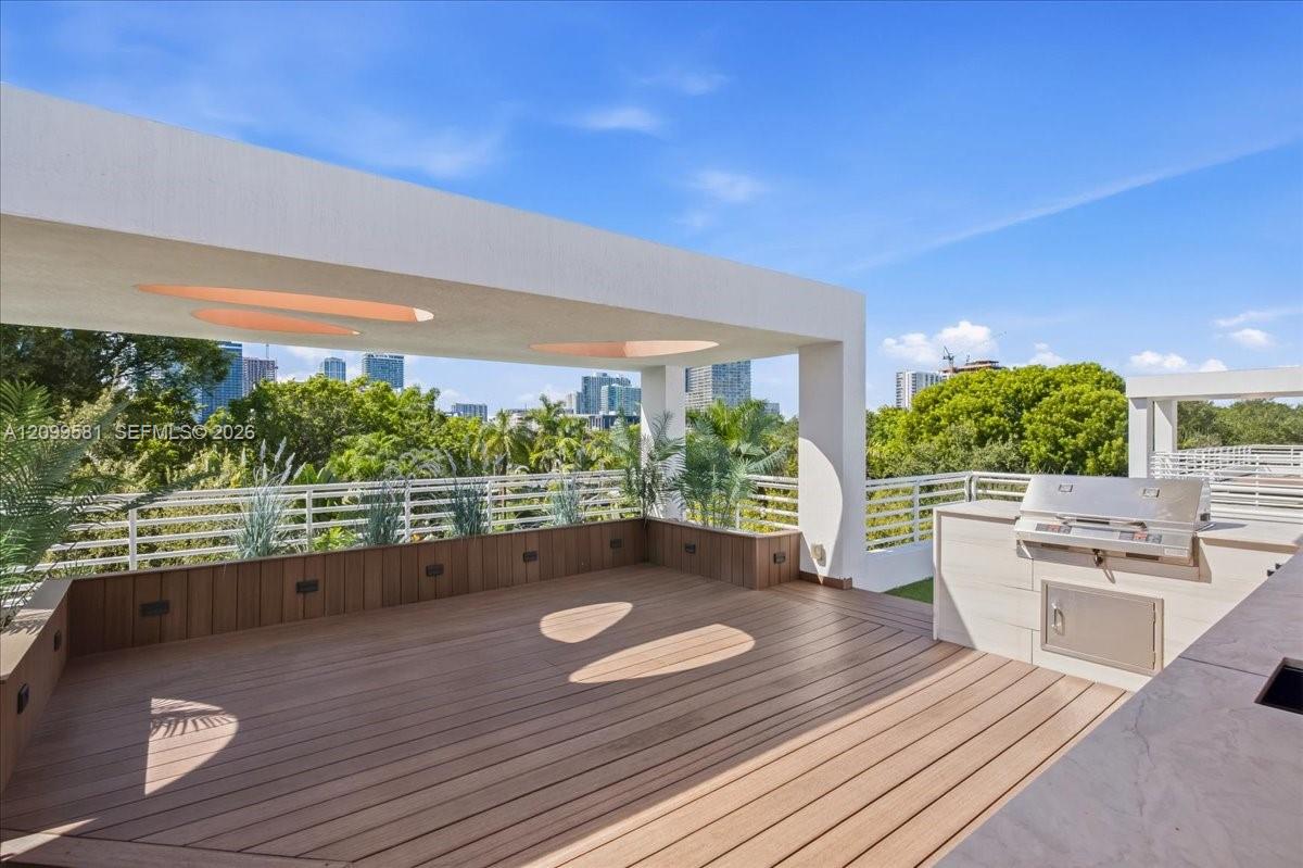 455 NE 39th Street