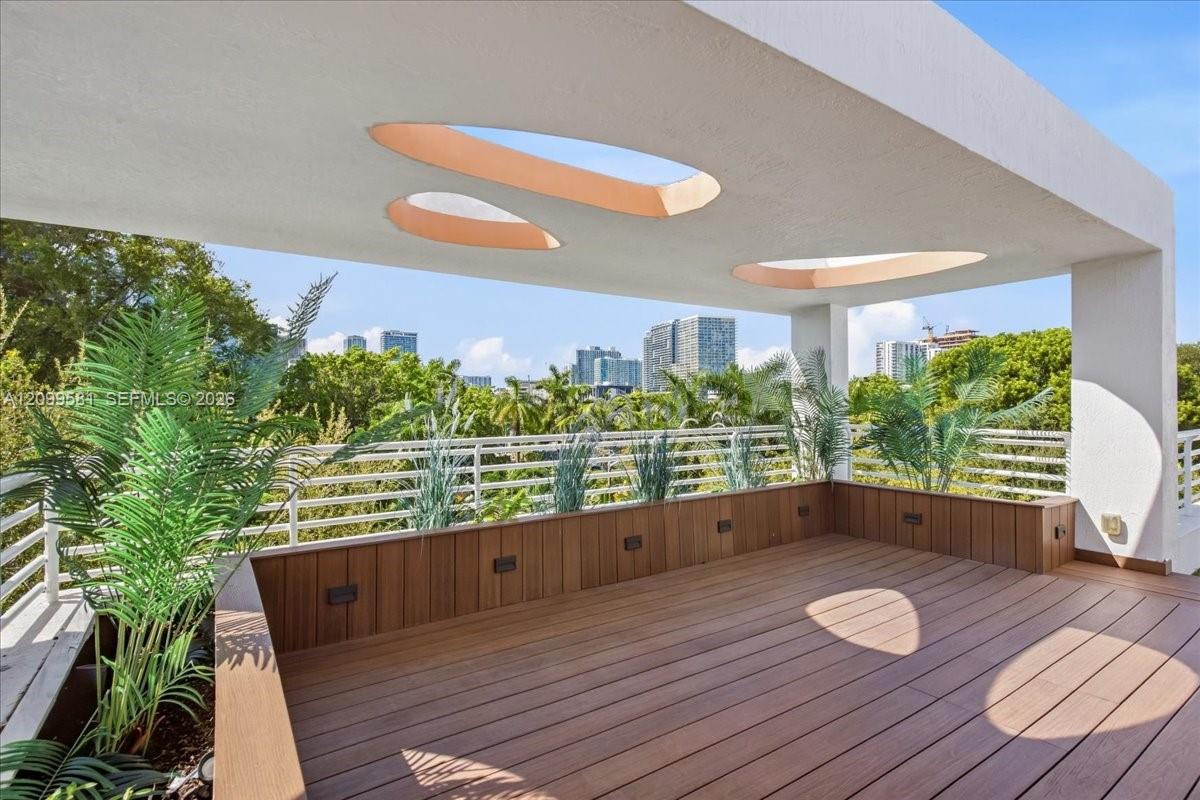 455 NE 39th Street