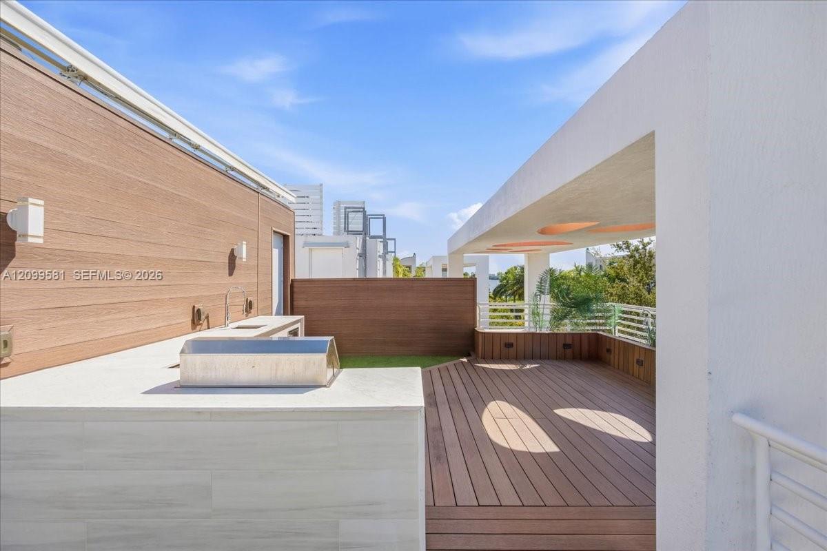 455 NE 39th Street