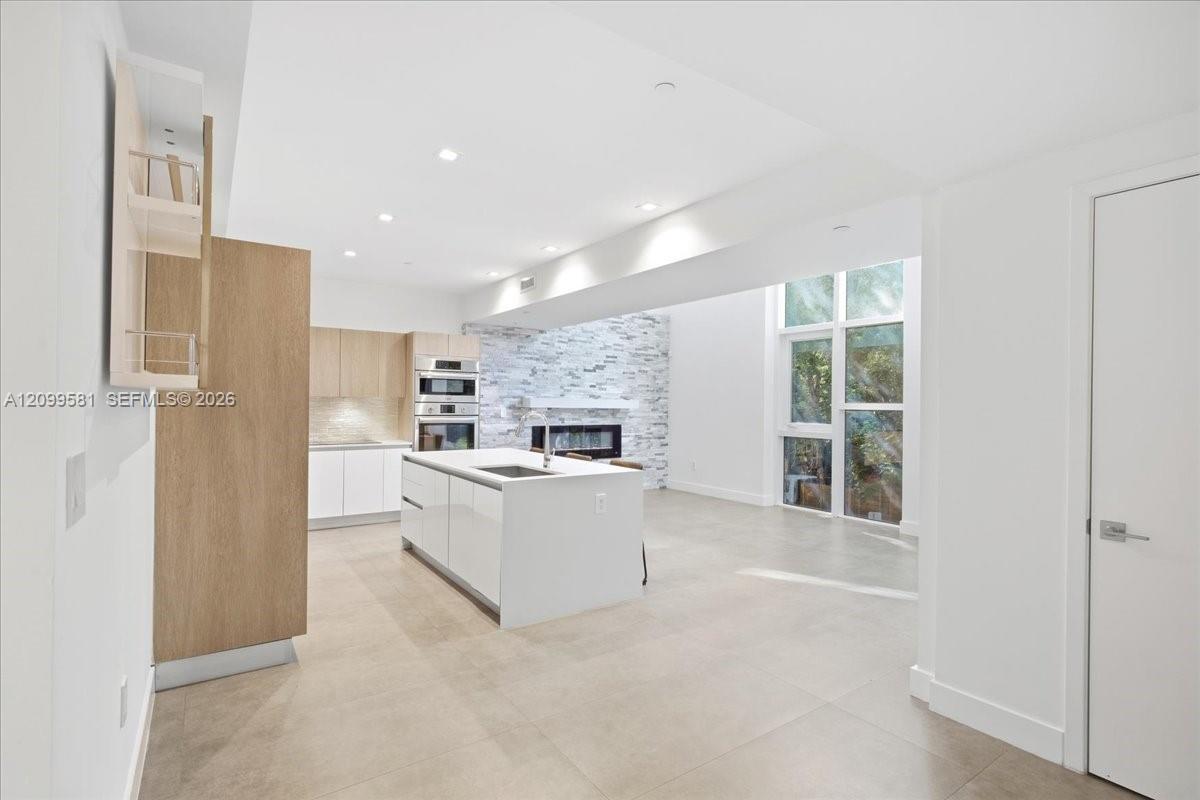 455 NE 39th Street