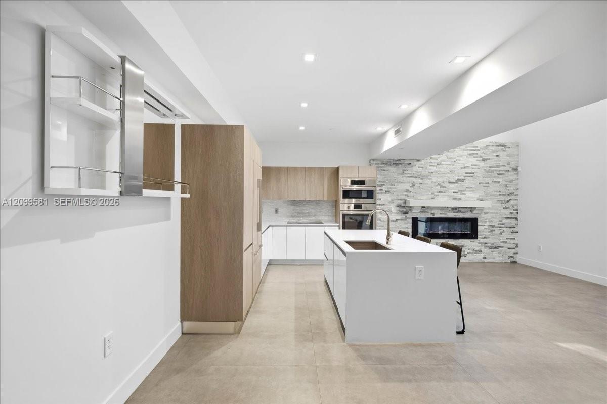 455 NE 39th Street
