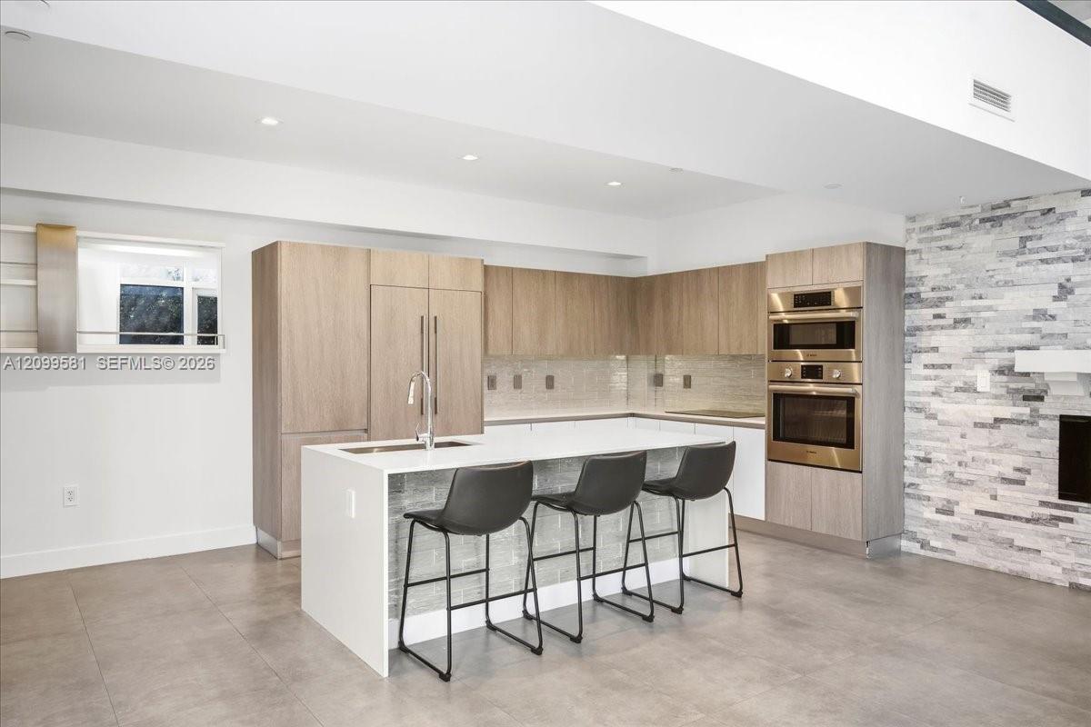 455 NE 39th Street