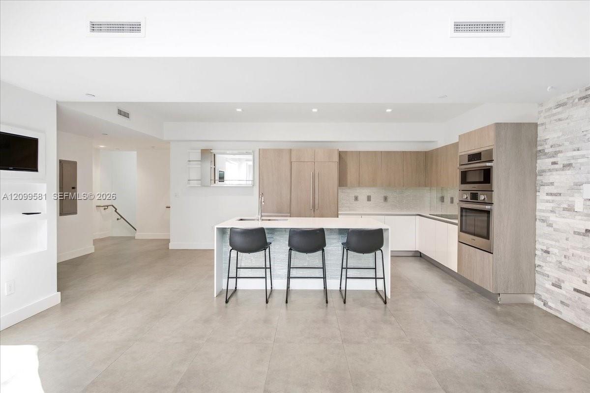 455 NE 39th Street
