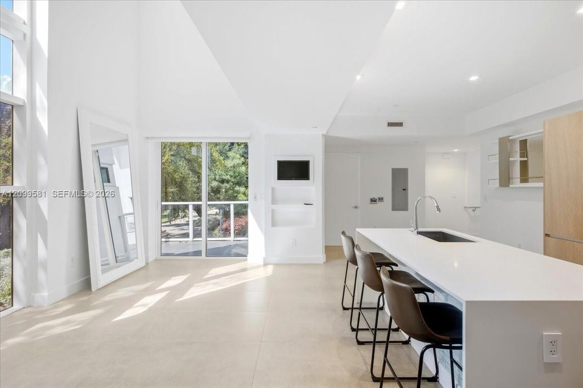 455 NE 39th Street