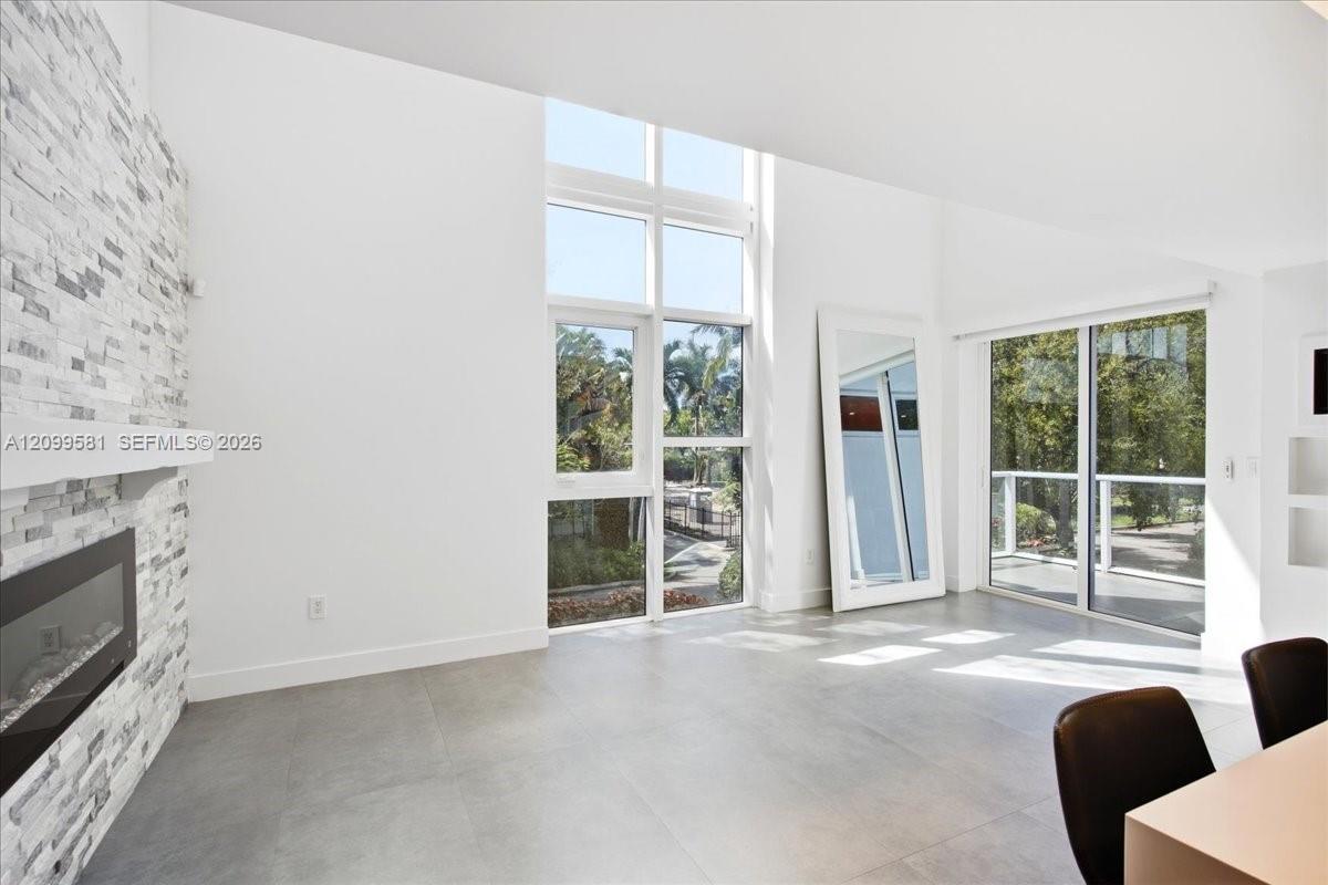 455 NE 39th Street