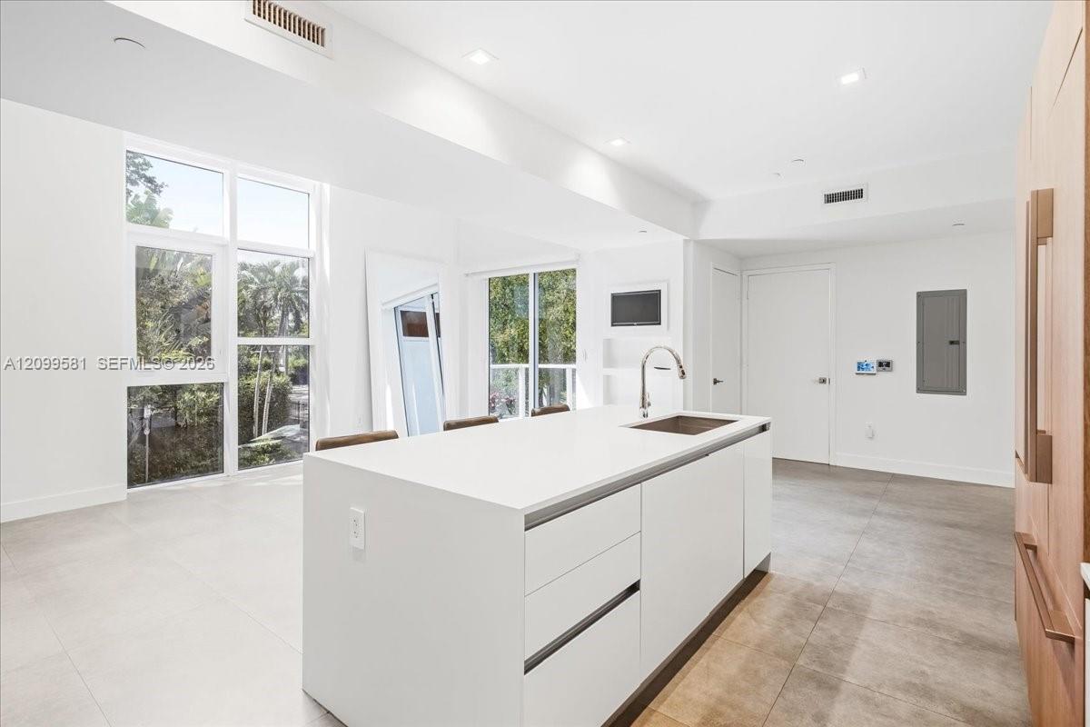455 NE 39th Street