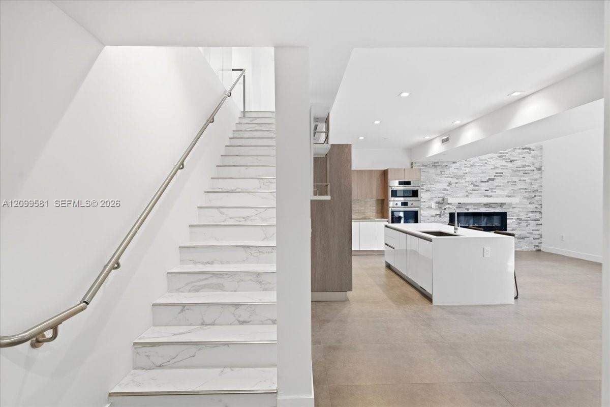 455 NE 39th Street