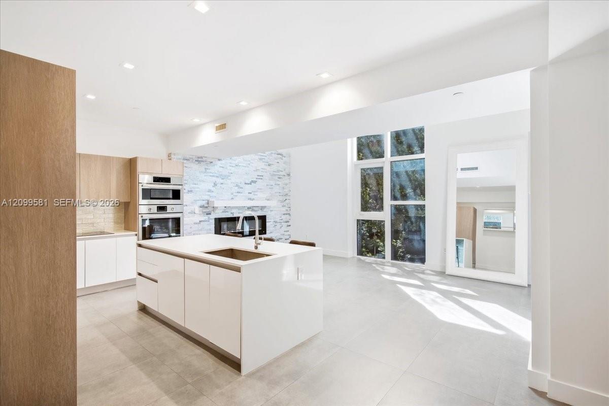 455 NE 39th Street