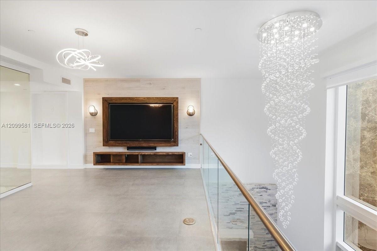 455 NE 39th Street