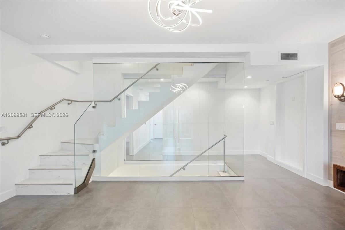 455 NE 39th Street
