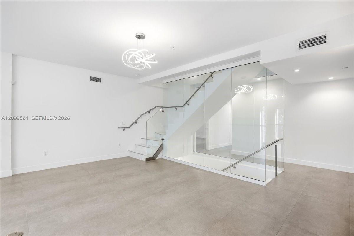 455 NE 39th Street
