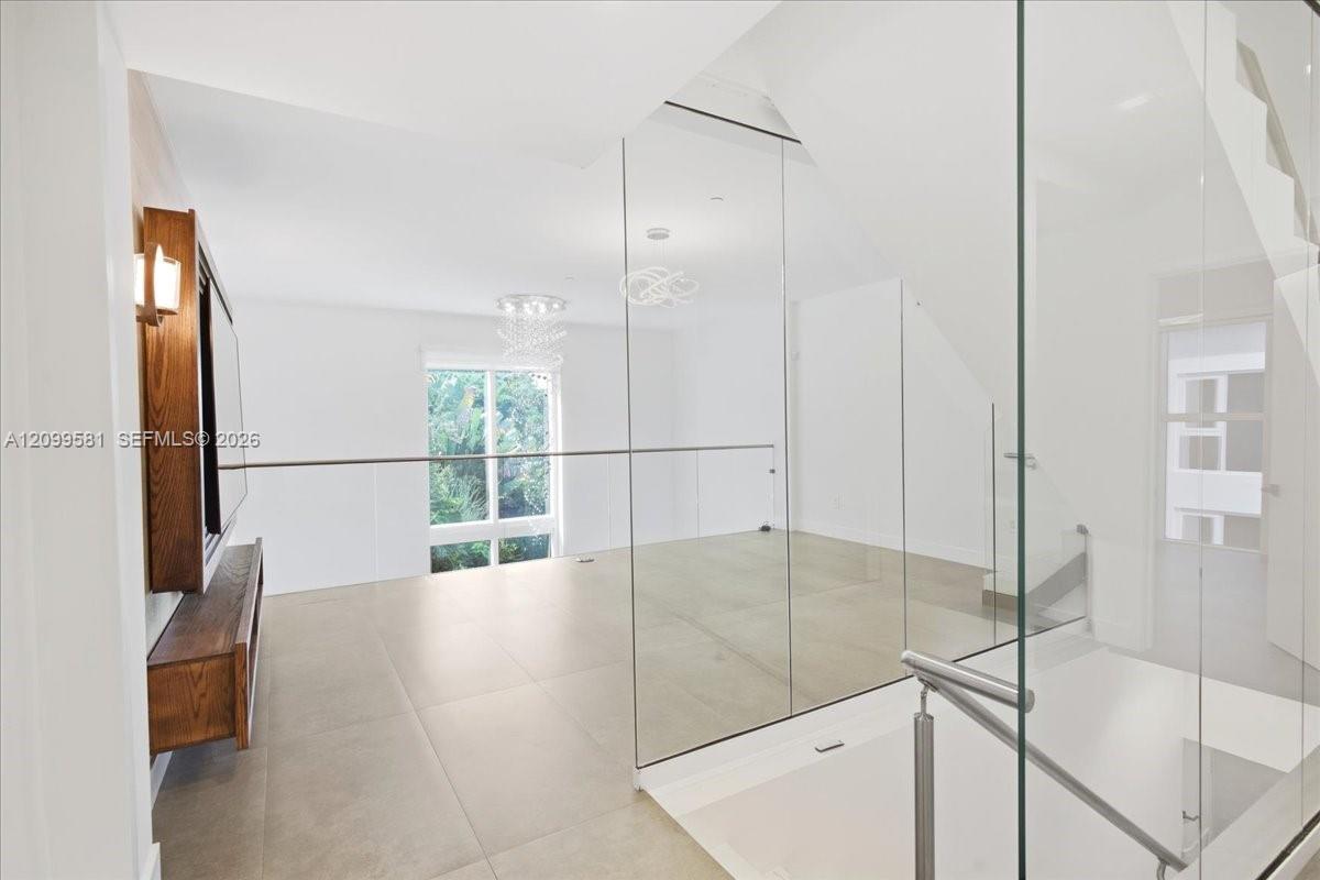 455 NE 39th Street
