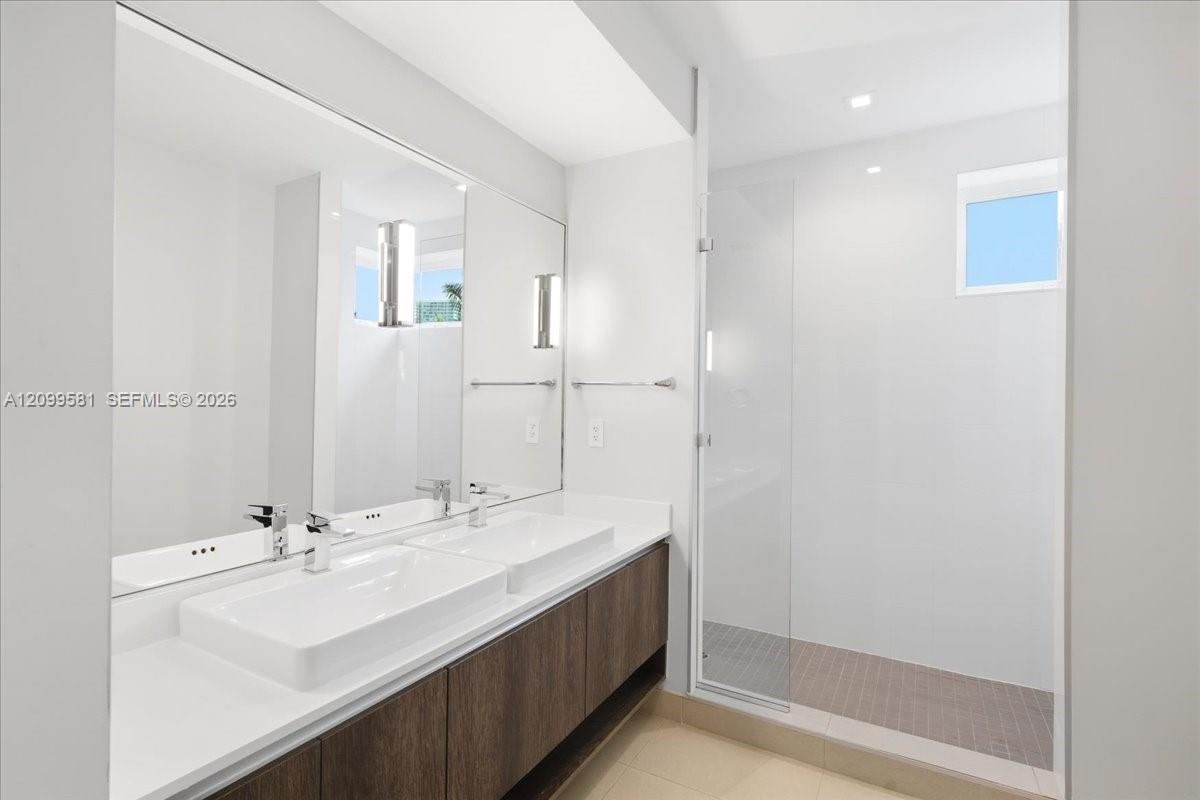 455 NE 39th Street