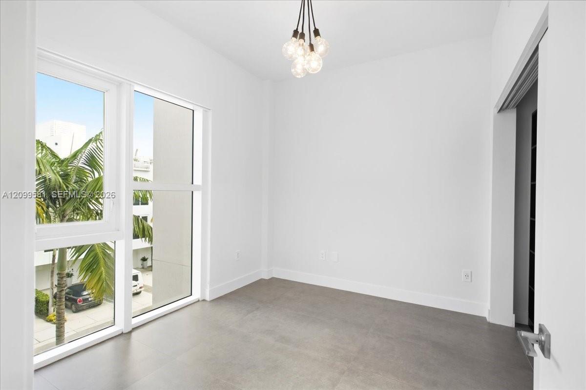 455 NE 39th Street