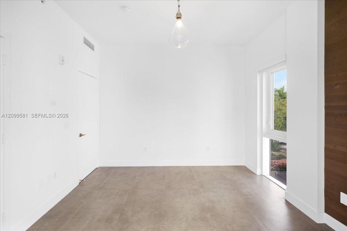 455 NE 39th Street