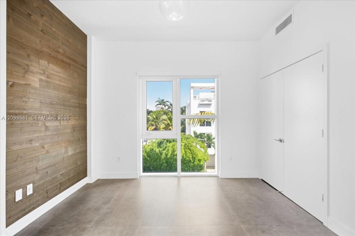 455 NE 39th Street