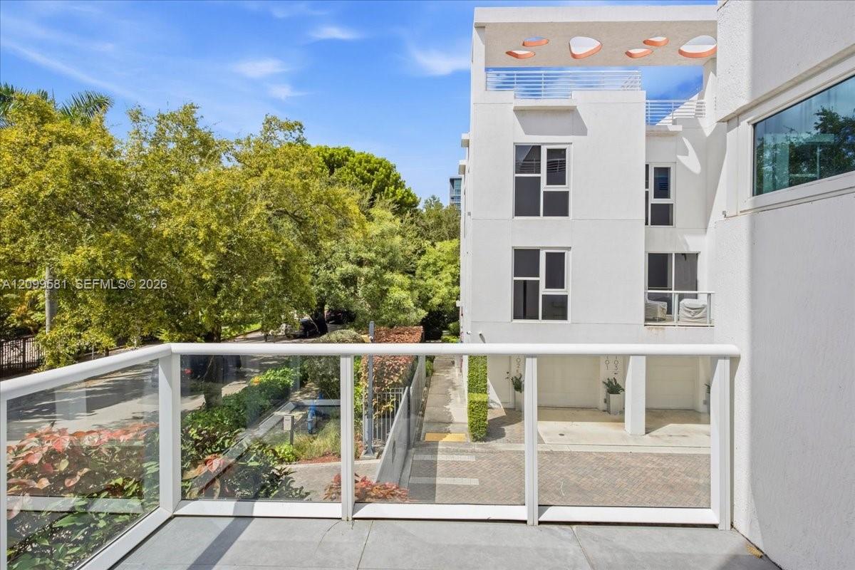 455 NE 39th Street