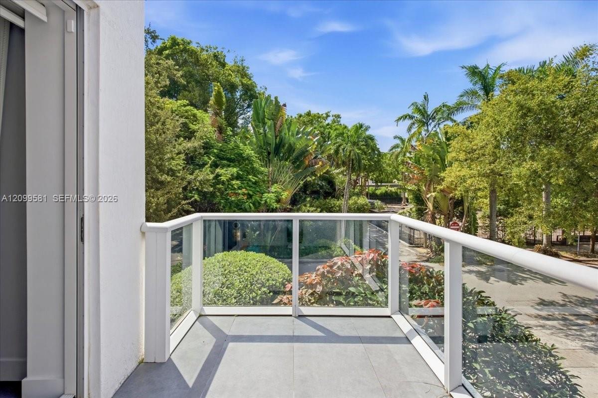 455 NE 39th Street