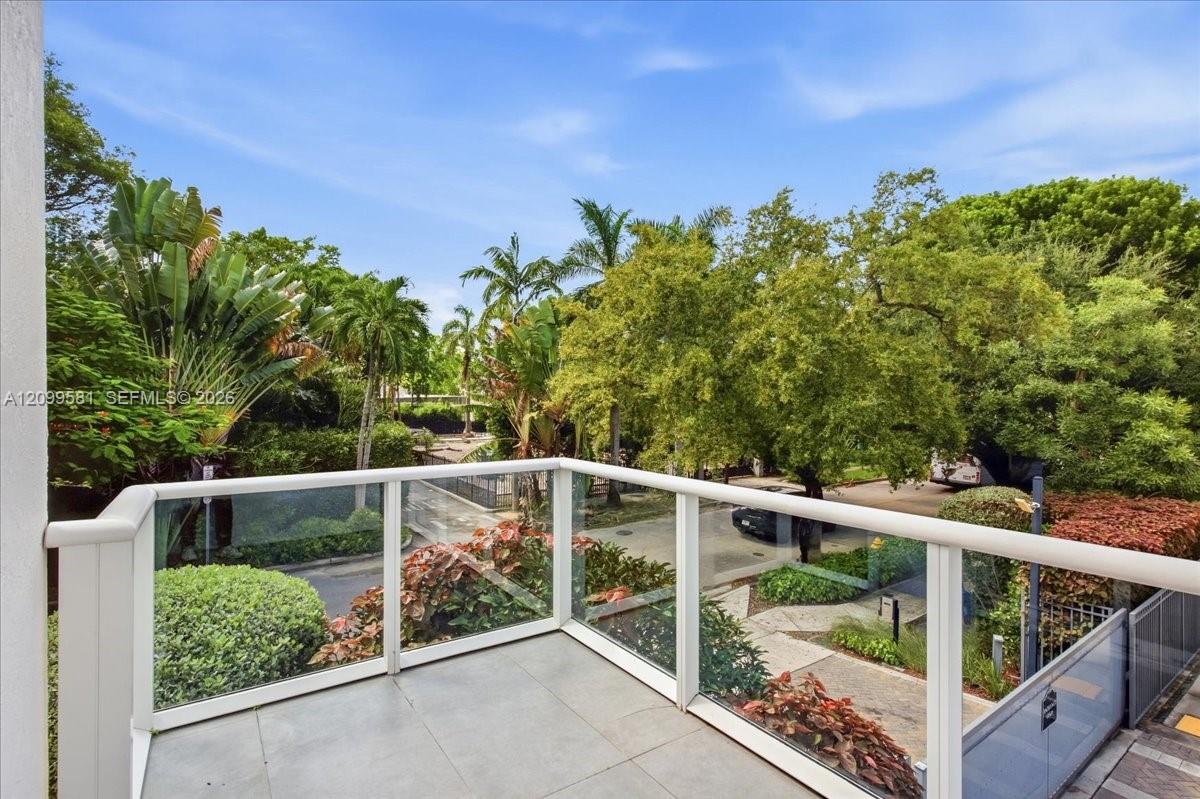 455 NE 39th Street