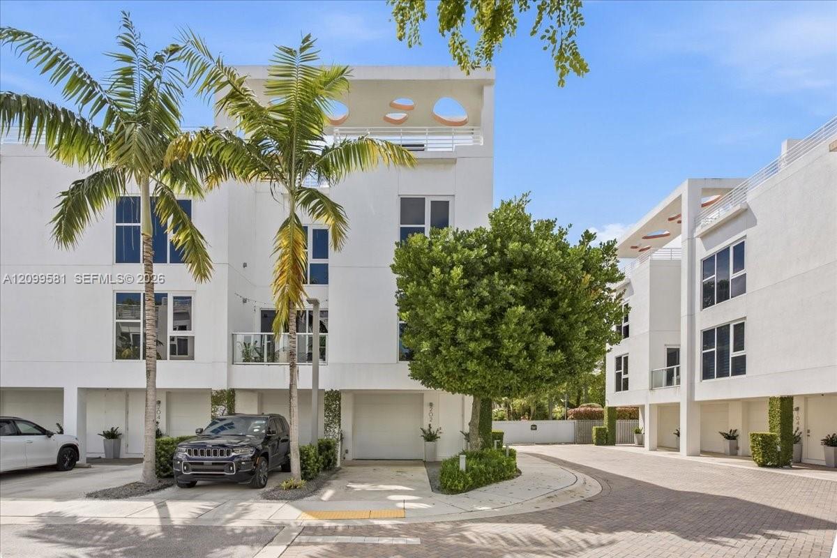 455 NE 39th Street