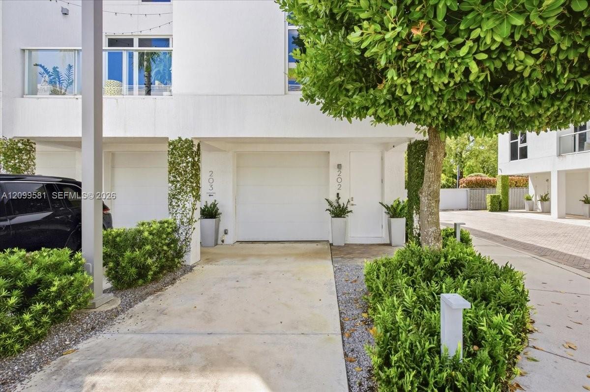 455 NE 39th Street