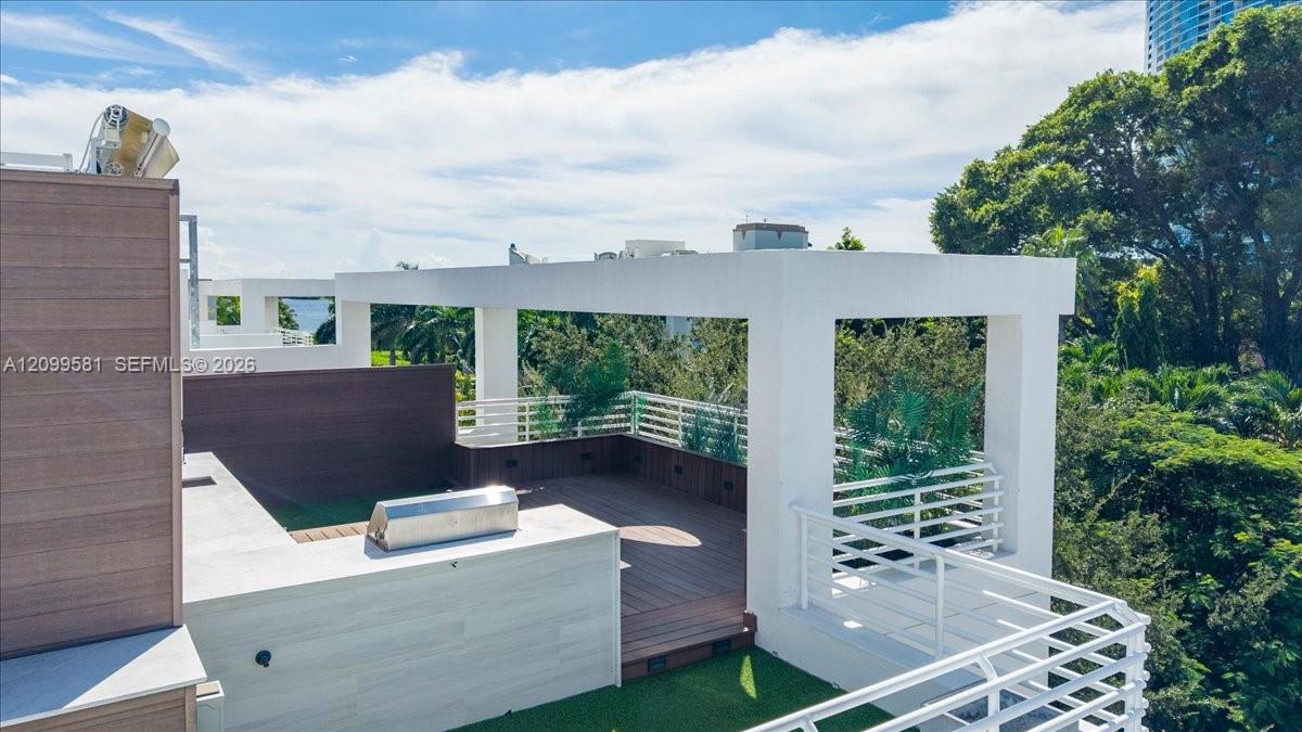 455 NE 39th Street