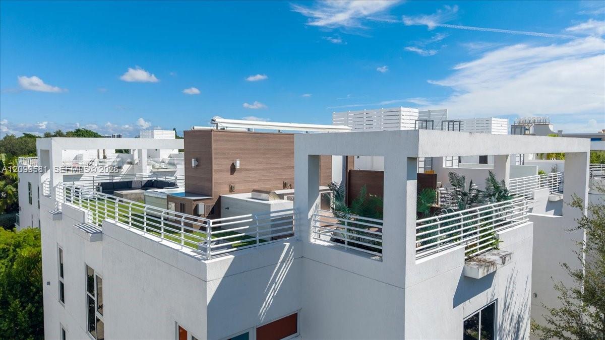 455 NE 39th Street