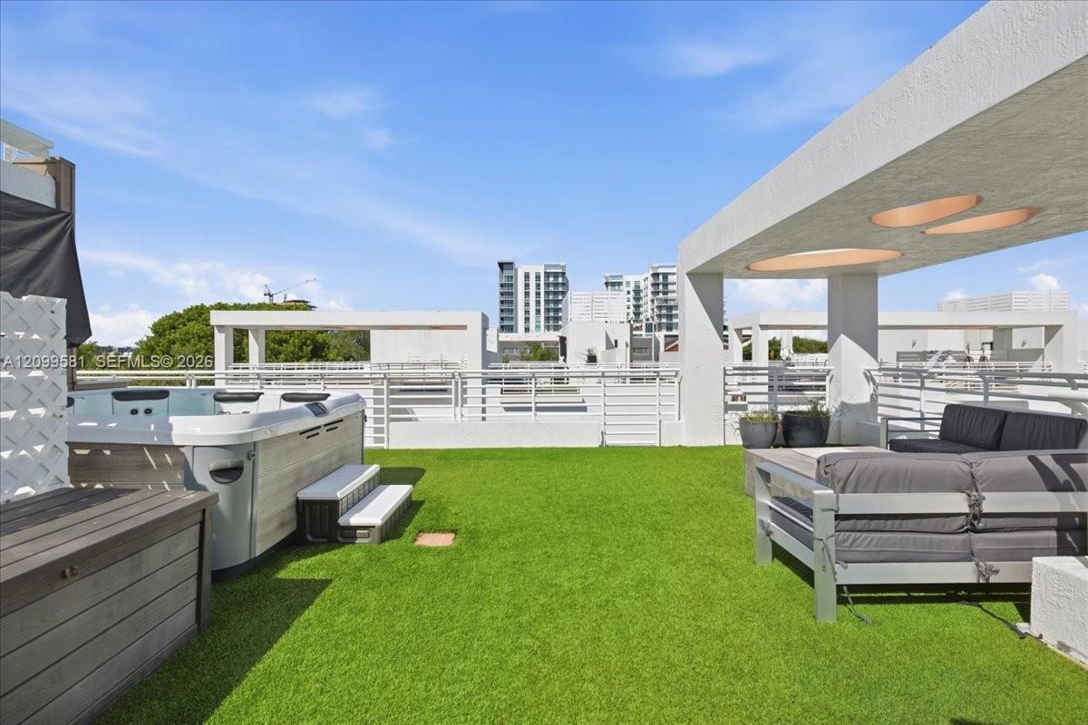 455 NE 39th Street